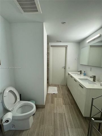 1300 Brickell Bay Drive 901, Miami, FL 33131