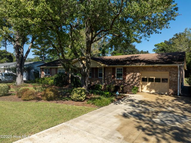 3933 Sweetbriar Road, Wilmington, NC 28403