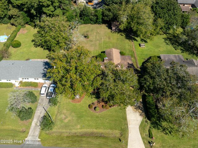 3933 Sweetbriar Road, Wilmington, NC 28403