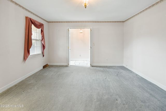 3933 Sweetbriar Road, Wilmington, NC 28403