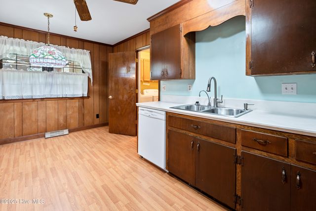 3933 Sweetbriar Road, Wilmington, NC 28403