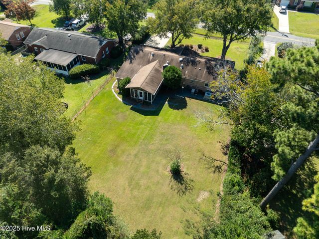 3933 Sweetbriar Road, Wilmington, NC 28403