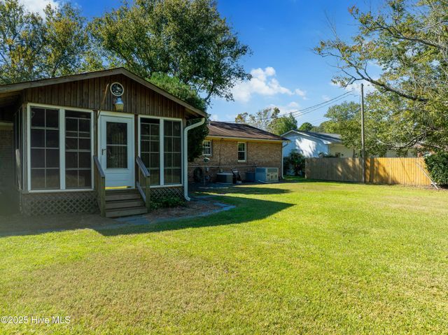 3933 Sweetbriar Road, Wilmington, NC 28403