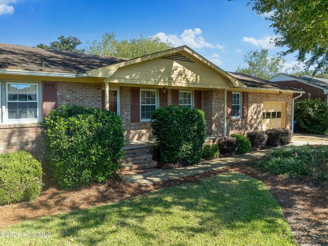 3933 Sweetbriar Road, Wilmington, NC 28403