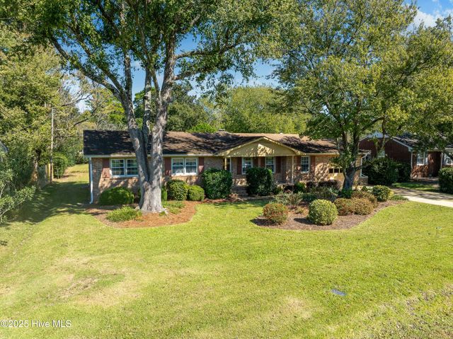 3933 Sweetbriar Road, Wilmington, NC 28403