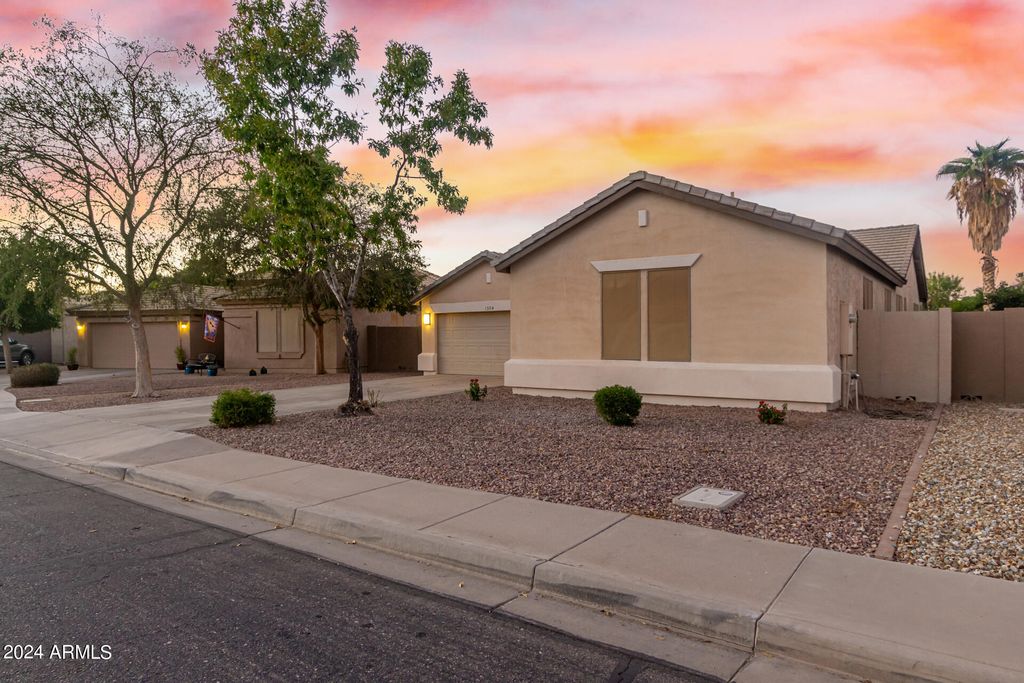 1384 E MORELOS Street, Chandler, AZ 85225 — photo 4