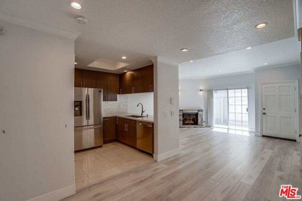 1034 S Shenandoah Street 2, Los Angeles, CA 90035