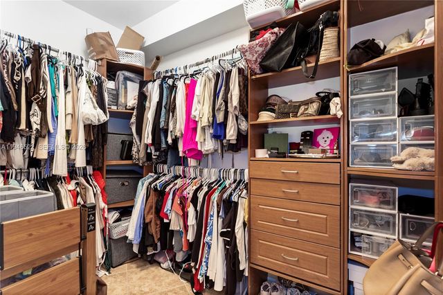 19900 E Country Club Dr 216, Aventura, FL 33180