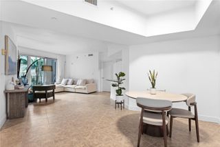 19900 E Country Club Dr 216, Aventura, FL 33180