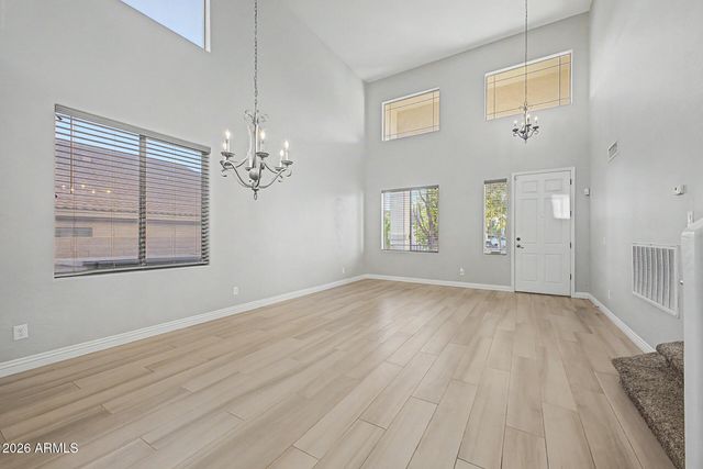 8013 W CROWN KING Road, Phoenix, AZ 85043