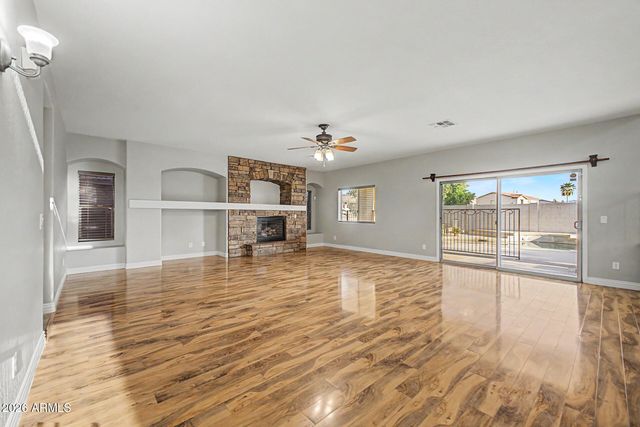 8013 W CROWN KING Road, Phoenix, AZ 85043