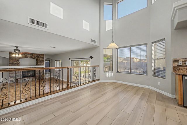 8013 W CROWN KING Road, Phoenix, AZ 85043