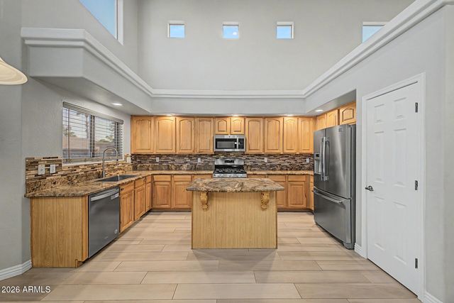 8013 W CROWN KING Road, Phoenix, AZ 85043