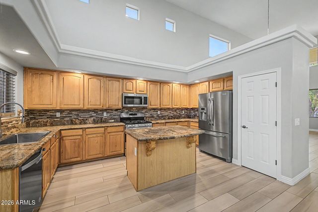 8013 W CROWN KING Road, Phoenix, AZ 85043