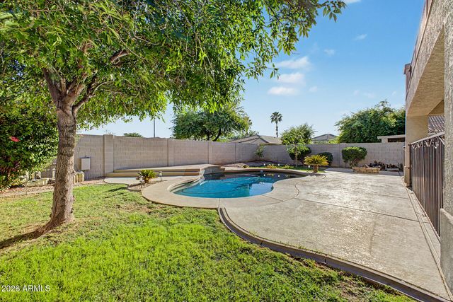 8013 W CROWN KING Road, Phoenix, AZ 85043
