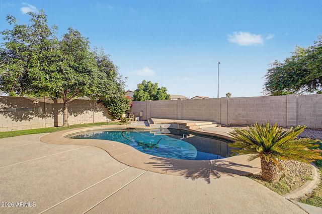 8013 W CROWN KING Road, Phoenix, AZ 85043
