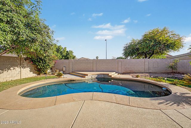 8013 W CROWN KING Road, Phoenix, AZ 85043