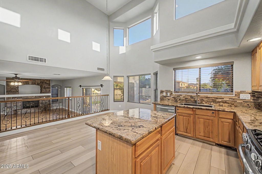 8013 W CROWN KING Road, Phoenix, AZ 85043