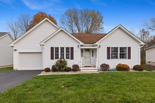 31 Dacosta Drive 31, Newington, CT 06111