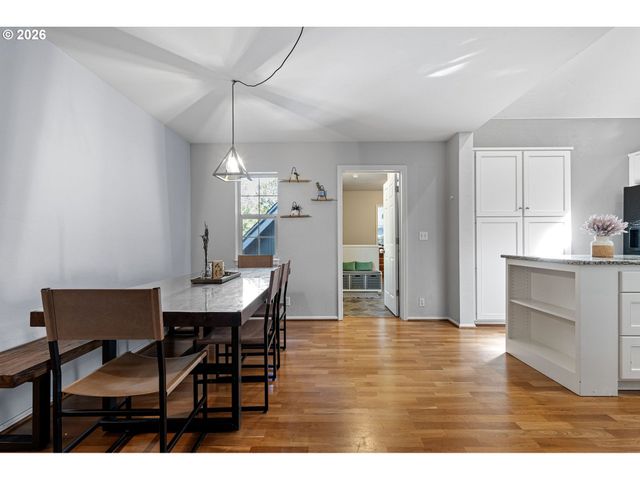 75 MARLBORO Ln, Eugene, OR 97405
