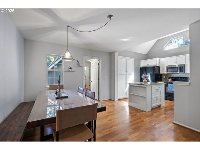 75 MARLBORO Ln, Eugene, OR 97405