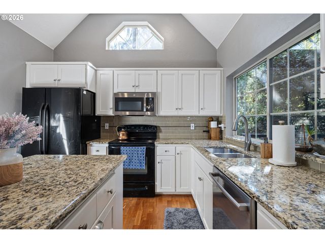 75 MARLBORO Ln, Eugene, OR 97405