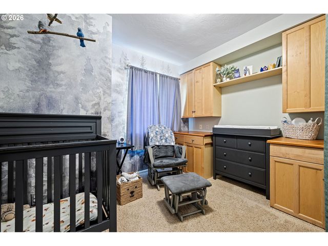 75 MARLBORO Ln, Eugene, OR 97405