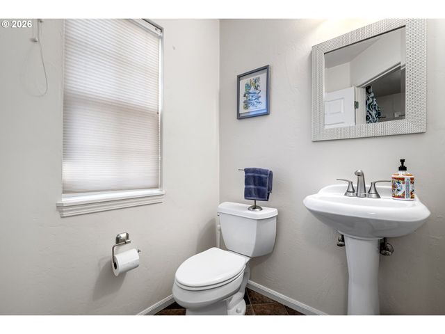 75 MARLBORO Ln, Eugene, OR 97405