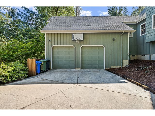 75 MARLBORO Ln, Eugene, OR 97405