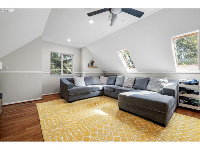75 MARLBORO Ln, Eugene, OR 97405