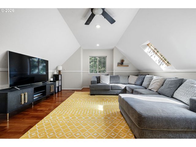 75 MARLBORO Ln, Eugene, OR 97405