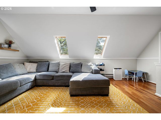 75 MARLBORO Ln, Eugene, OR 97405