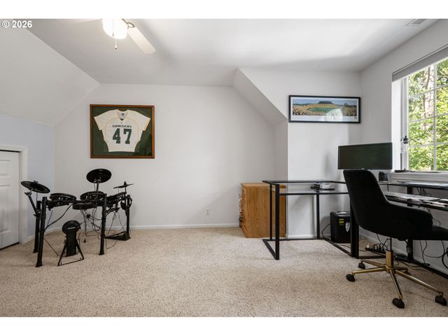75 MARLBORO Ln, Eugene, OR 97405