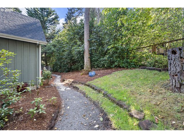 75 MARLBORO Ln, Eugene, OR 97405