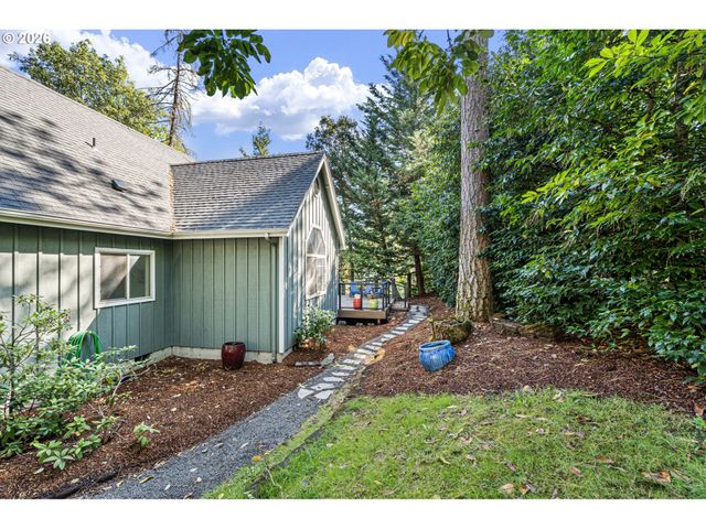 75 MARLBORO Ln, Eugene, OR 97405