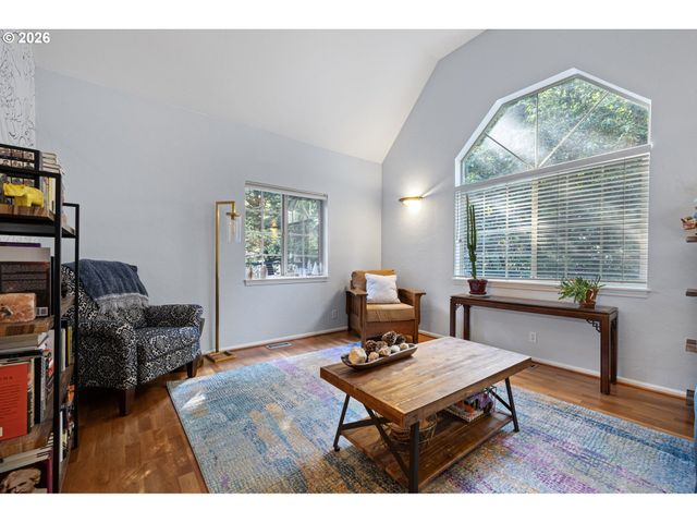 75 MARLBORO Ln, Eugene, OR 97405
