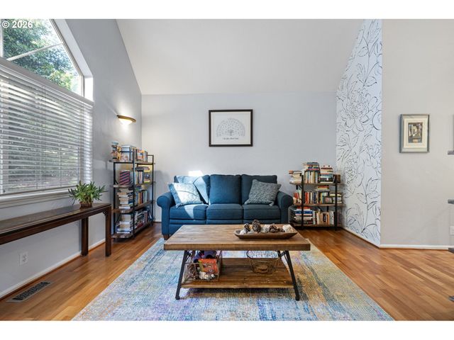 75 MARLBORO Ln, Eugene, OR 97405