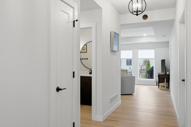 527 TOMAHAWK DR, Columbia, MO 65203