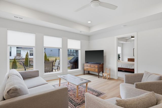 527 TOMAHAWK DR, Columbia, MO 65203