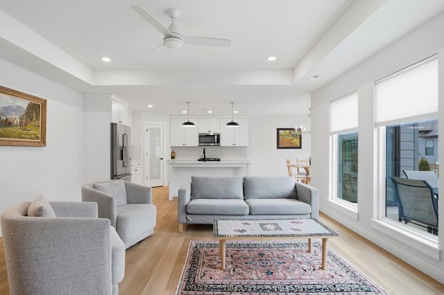 527 TOMAHAWK DR, Columbia, MO 65203