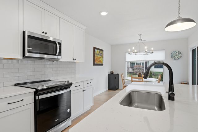 527 TOMAHAWK DR, Columbia, MO 65203