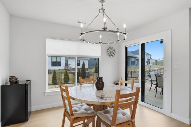 527 TOMAHAWK DR, Columbia, MO 65203