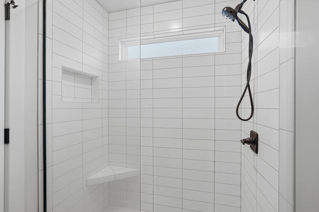 527 TOMAHAWK DR, Columbia, MO 65203