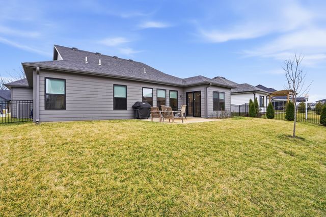 527 TOMAHAWK DR, Columbia, MO 65203