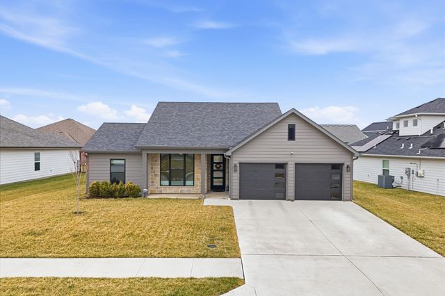 527 TOMAHAWK DR, Columbia, MO 65203