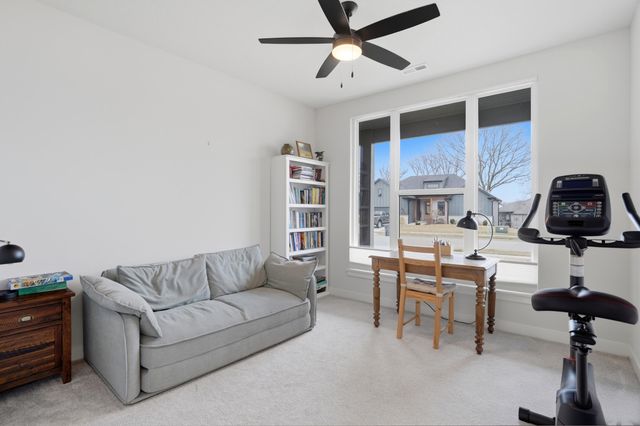 527 TOMAHAWK DR, Columbia, MO 65203