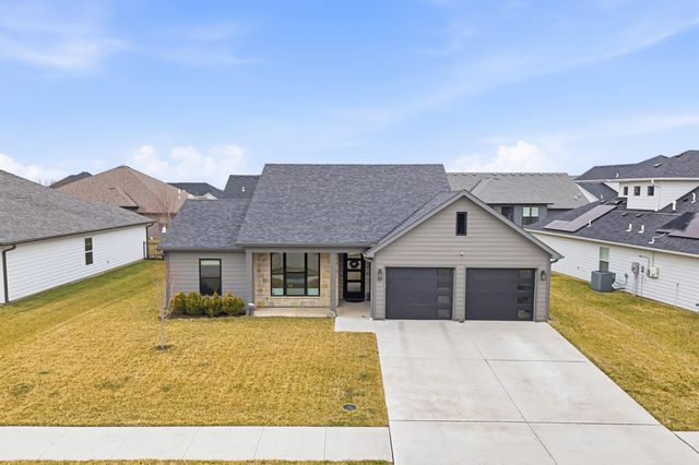 527 TOMAHAWK DR, Columbia, MO 65203