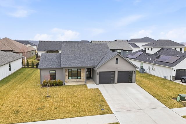 527 TOMAHAWK DR, Columbia, MO 65203