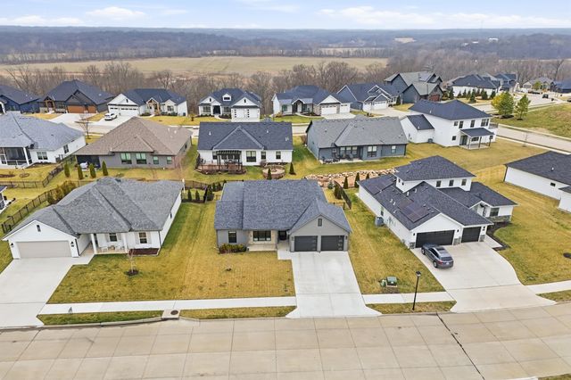 527 TOMAHAWK DR, Columbia, MO 65203