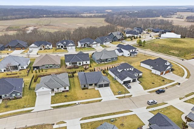 527 TOMAHAWK DR, Columbia, MO 65203